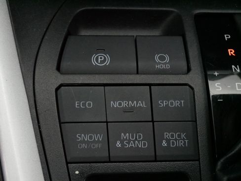 Certified 2025 Toyota RAV4 XLE AWD/4WD image 28