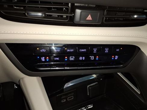 Used 2022 Buick Envision Avenir w/ Technology Package II AWD/4WD image 34