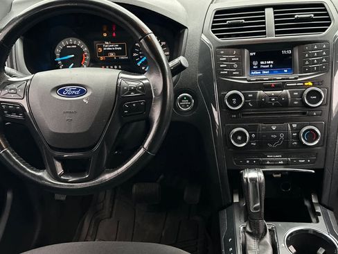 Used 2017 Ford Explorer XLT image 14