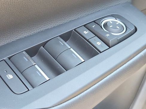 New 2026 Toyota Prius Plug-In Hybrid FWD image 18