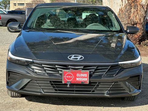 Used 2025 Hyundai Elantra SE image 11