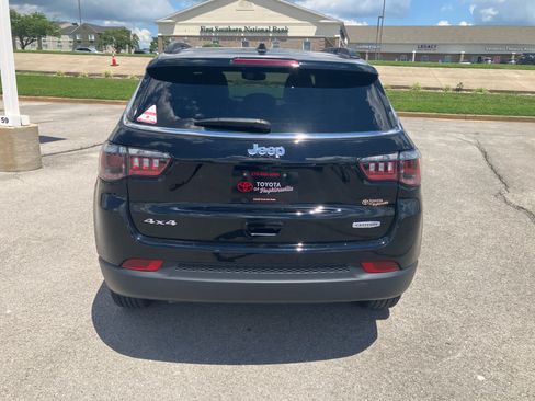 Used 2025 Jeep Compass Latitude w/ Sun & Sound Group AWD/4WD image 6
