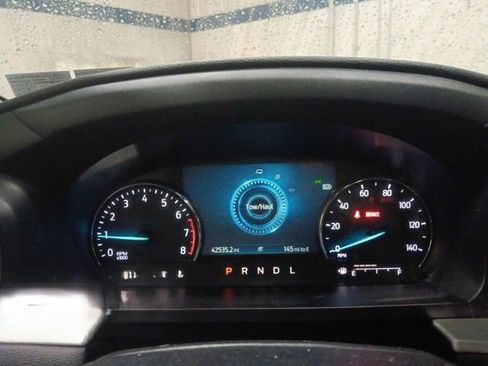 Used 2022 Ford Explorer XLT w/ Equipment Group 202A AWD/4WD image 2