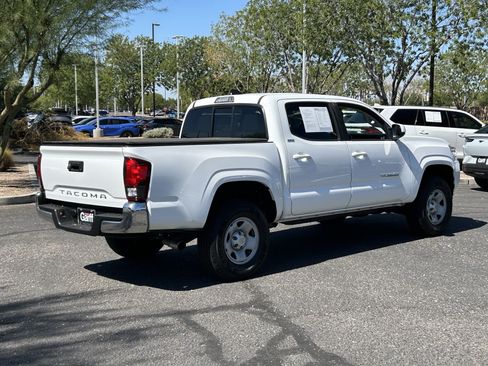 Used 2020 Toyota Tacoma SR5 RWD image 4