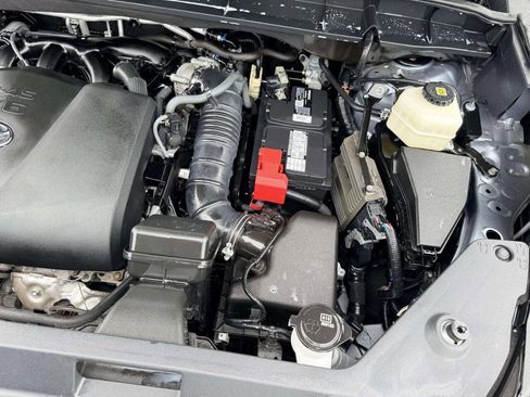 Used 2020 Toyota Highlander XLE FWD image 18