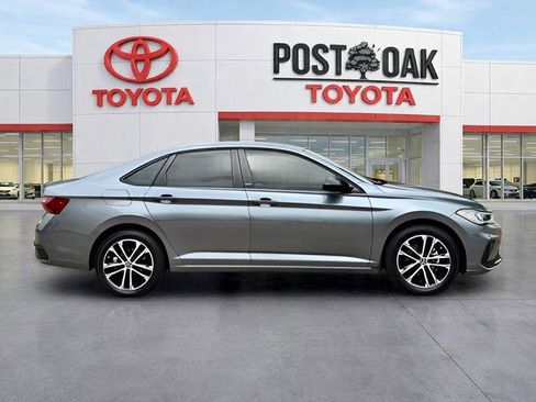 Used 2025 Volkswagen Jetta Sport FWD image 5