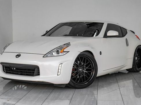 Used 2017 Nissan 370Z Touring Sport image 4