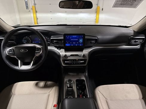 Used 2023 Ford Explorer XLT AWD/4WD image 10