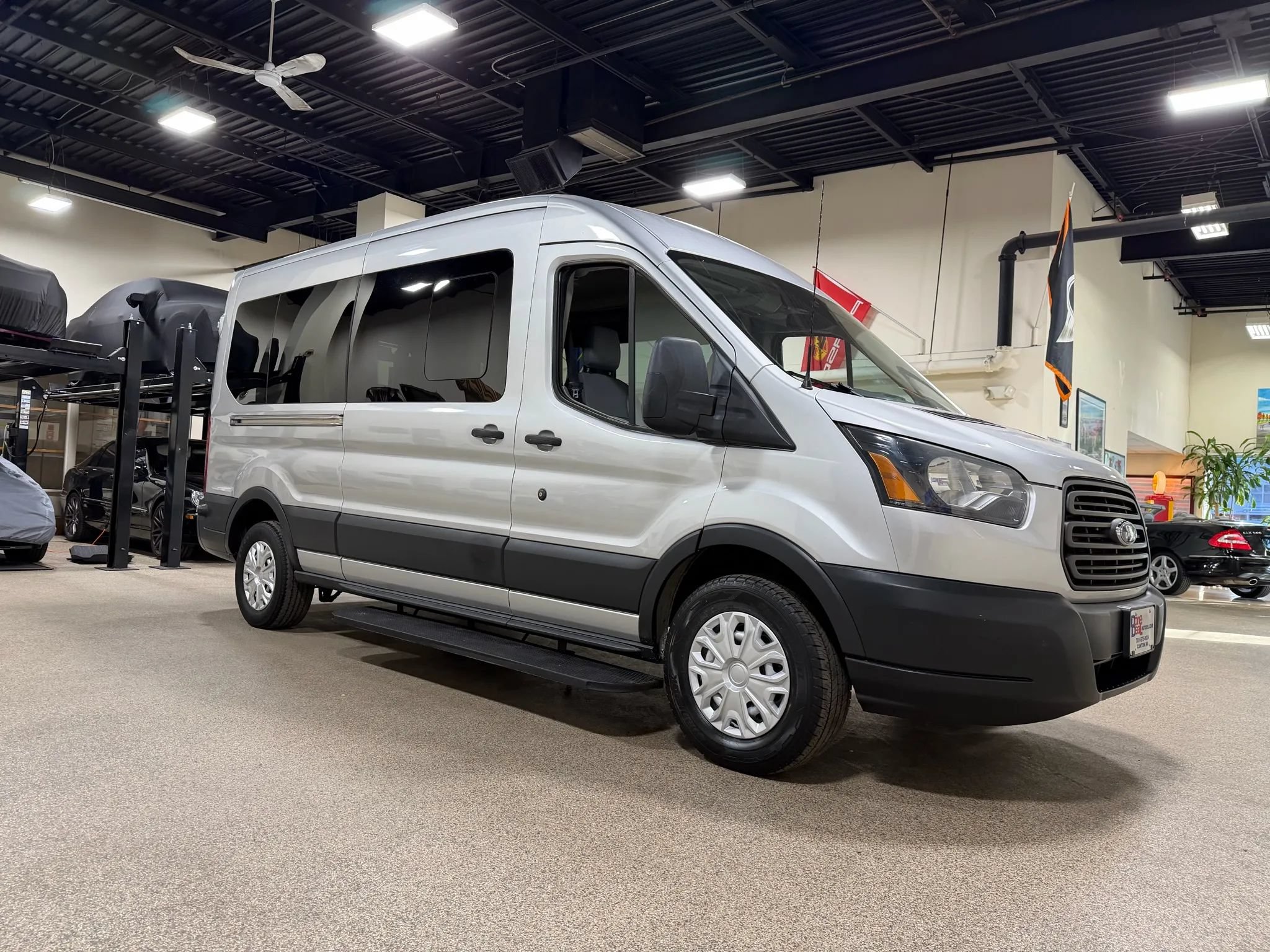 Used 2015 Ford Transit 250 148 Medium Roof RWD image 4