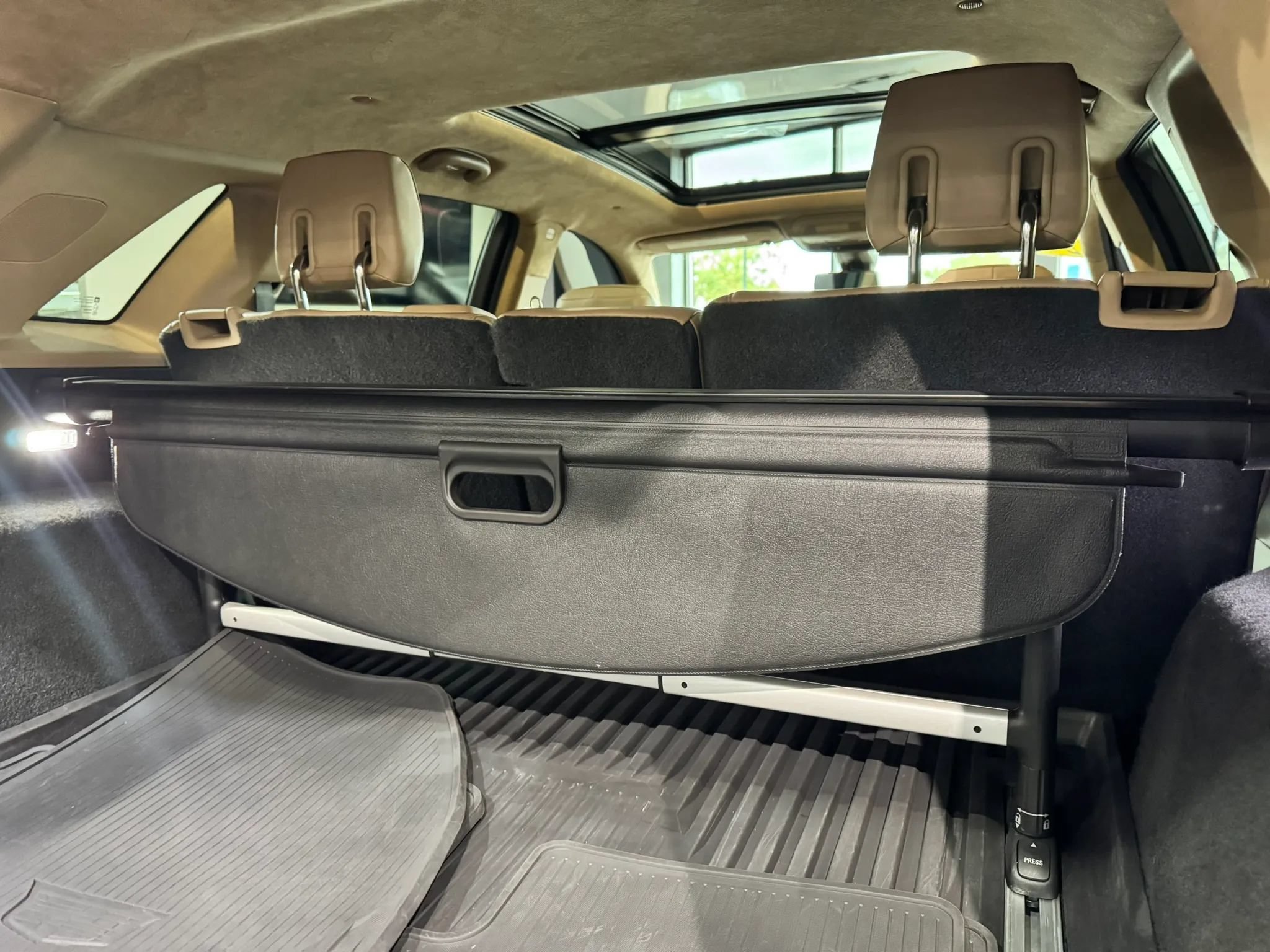 Used 2017 Cadillac XT5 Platinum AWD/4WD image 46