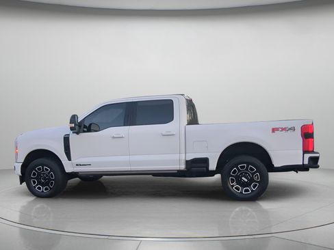 Certified 2025 Ford F250 Platinum w/ FX4 Off-Road Package AWD/4WD image 19