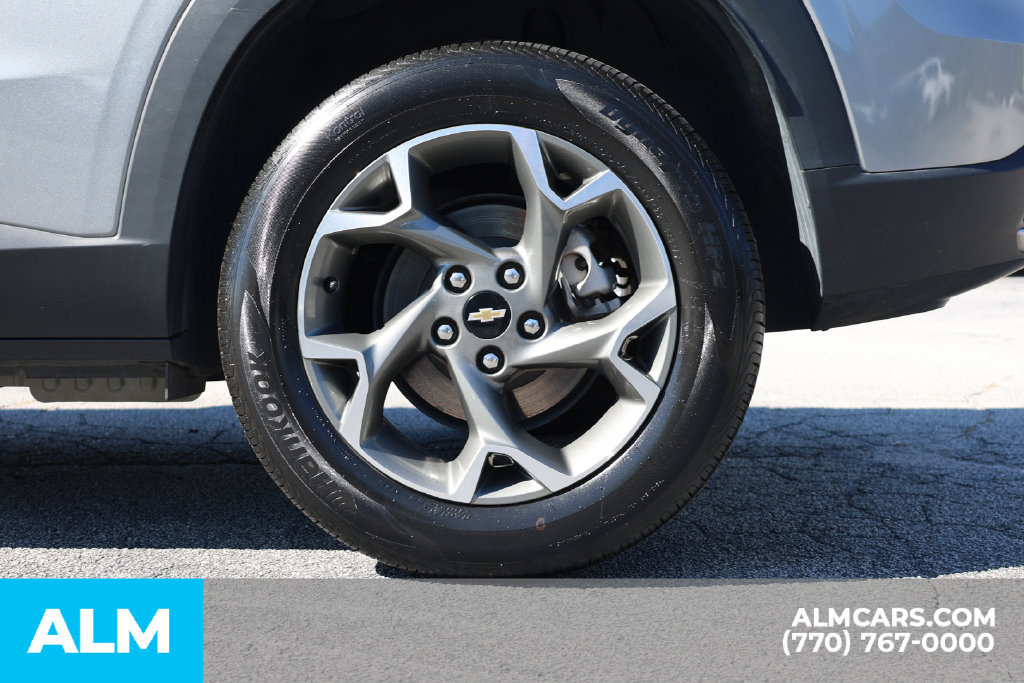 Used 2025 Chevrolet Trax LT FWD image 16