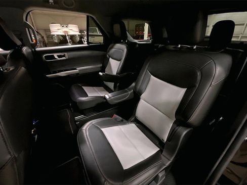 Certified 2022 Ford Explorer XLT w/ Equipment Group 202A image 24