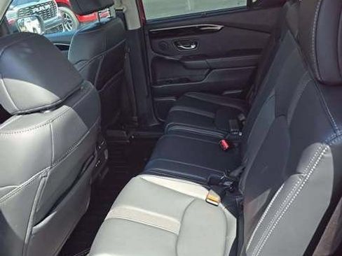 Used 2025 Honda Pilot Touring image 7
