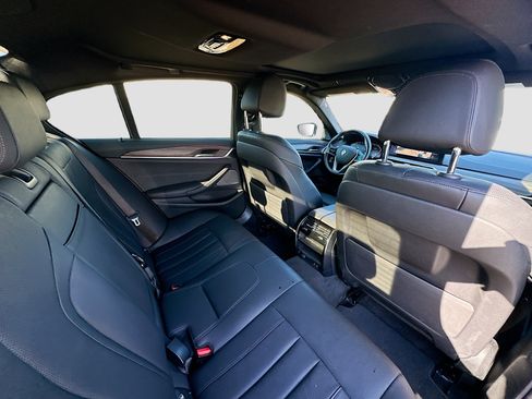 Used 2021 BMW 530i w/ Premium Package image 31