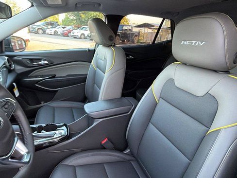 New 2026 Chevrolet Trax ACTIV w/ Sunroof Package FWD image 17