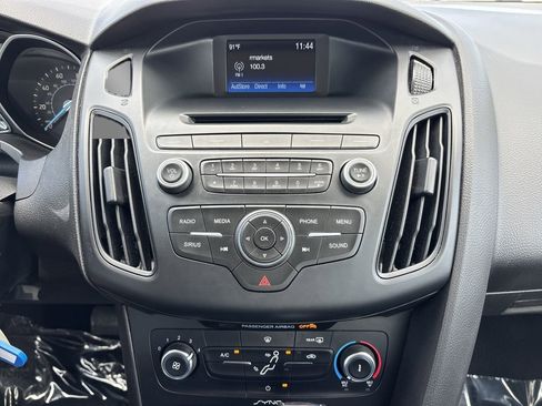 Used 2016 Ford Focus SE w/ SE Power Seat Package image 20