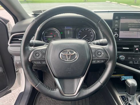 Used 2021 Toyota Camry SE w/ Cold Weather Package FWD image 16