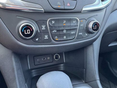 Used 2024 Chevrolet Equinox LT w/ LPO, Floor Liner Package FWD image 18