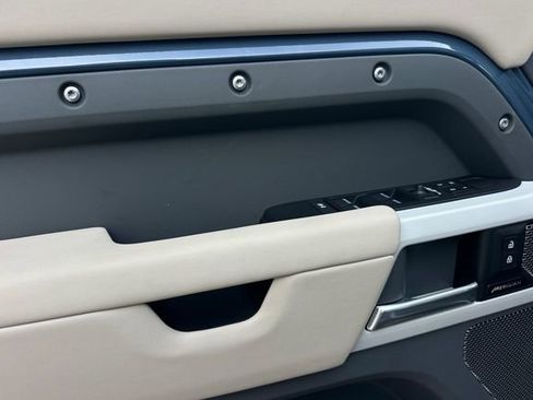 Used 2024 Land Rover Defender 110 S image 12