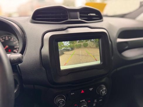 Used 2018 Jeep Renegade Altitude AWD/4WD image 17