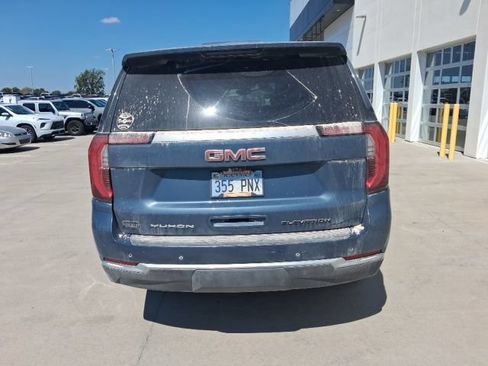 Used 2025 GMC Yukon Elevation w/ Elevation Premium Package AWD/4WD image 4