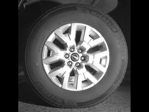 Used 2022 Nissan Frontier SV AWD/4WD image 16