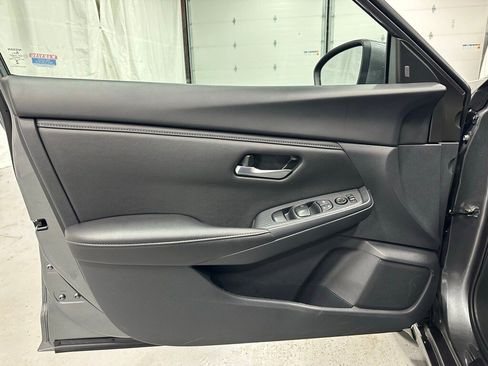 Used 2025 Nissan Sentra SV image 8