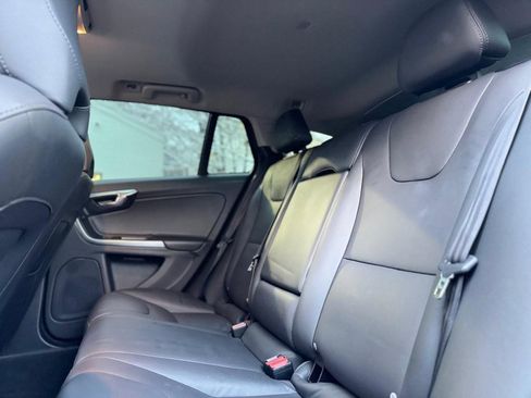 Used 2018 Volvo V60 T5 Cross Country w/ Convenience Package image 19