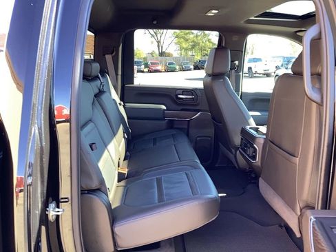 Used 2023 GMC Sierra 3500 Denali w/ Denali Ultimate Package image 11