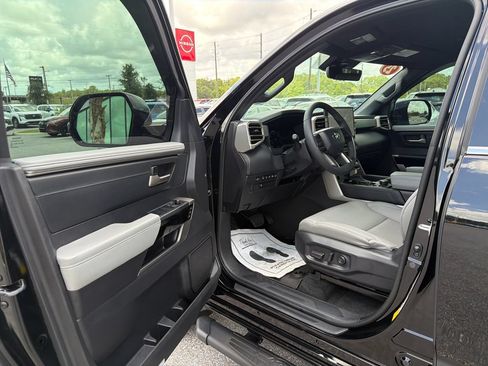 Used 2025 Toyota Tundra Limited AWD/4WD image 20