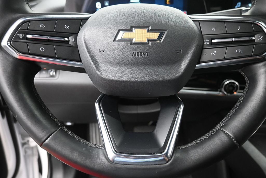 Used 2025 Chevrolet Equinox LT AWD/4WD image 17
