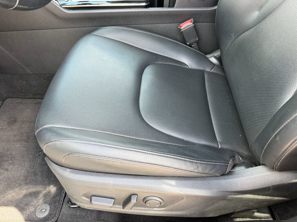 Used 2025 Kia Sportage EX FWD image 19