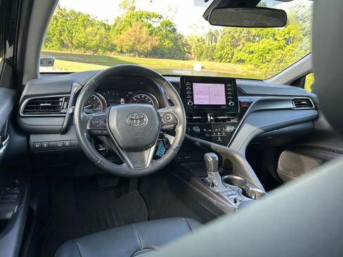 Used 2022 Toyota Camry SE image 12