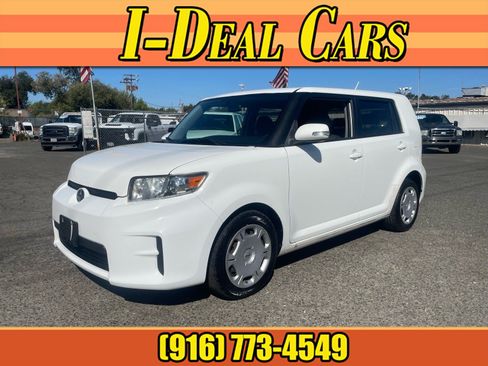 Used 2012 Scion xB FWD image 1