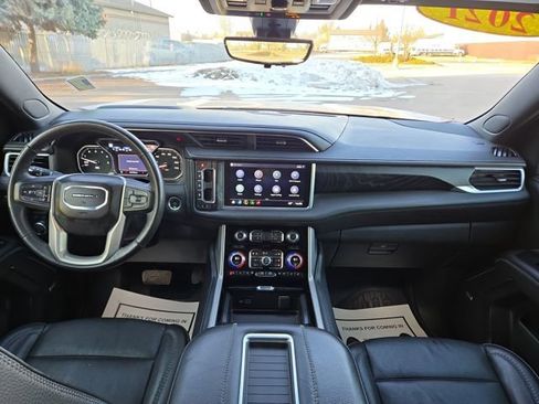 Used 2021 GMC Yukon XL Denali w/ Denali Premium Package image 3