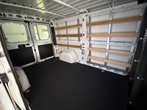 Used 2025 RAM ProMaster 2500 w/ U-Haul Equipment Group FWD image 17