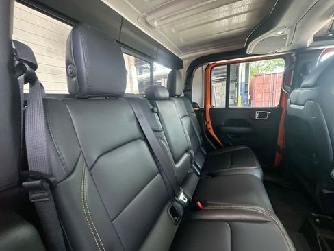 Used 2025 Jeep Gladiator Sport AWD/4WD image 26