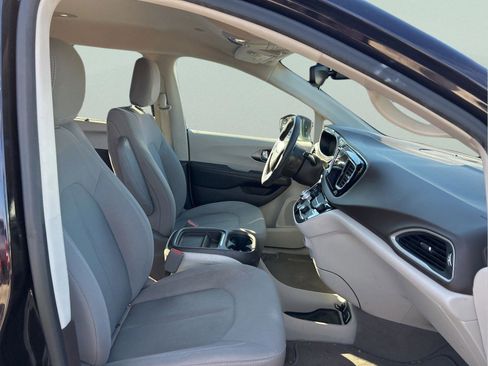 Certified 2017 Chrysler Pacifica Touring Plus w/ Security Group image 31