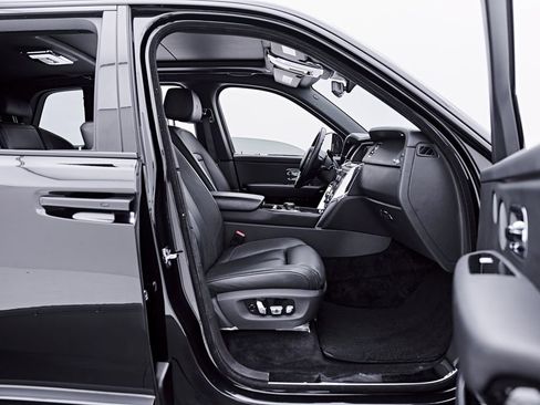Used 2020 Rolls-Royce Cullinan AWD/4WD image 36