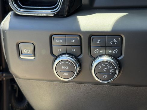 Used 2023 GMC Sierra 1500 AT4X w/ AT4X AEV Edition AWD/4WD image 17