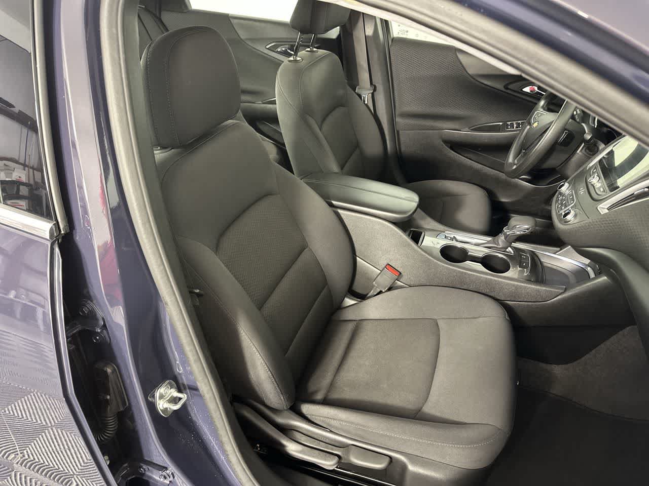 Used 2025 Chevrolet Malibu LT FWD image 19