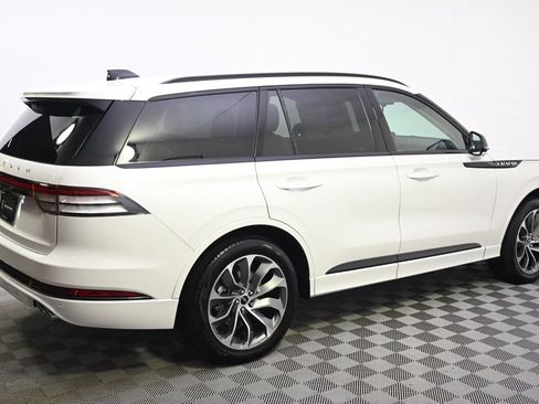 New 2026 Lincoln Aviator AWD w/ Jet Appearance Package image 7