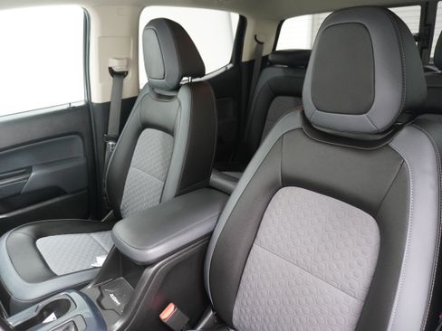Used 2019 Chevrolet Colorado Z71 AWD/4WD image 11