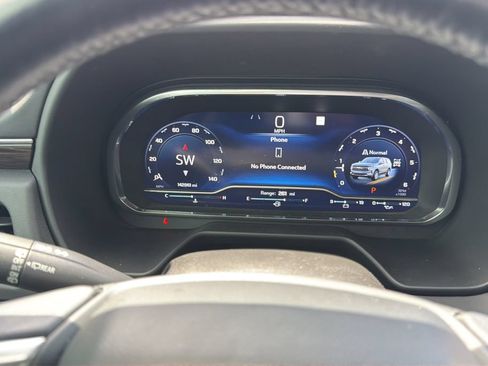 Used 2022 Chevrolet Suburban Z71 w/ Off-Road Capability Package AWD/4WD image 13