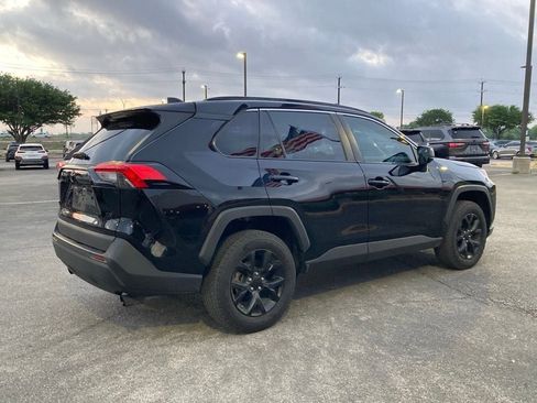 Used 2021 Toyota RAV4 LE image 5