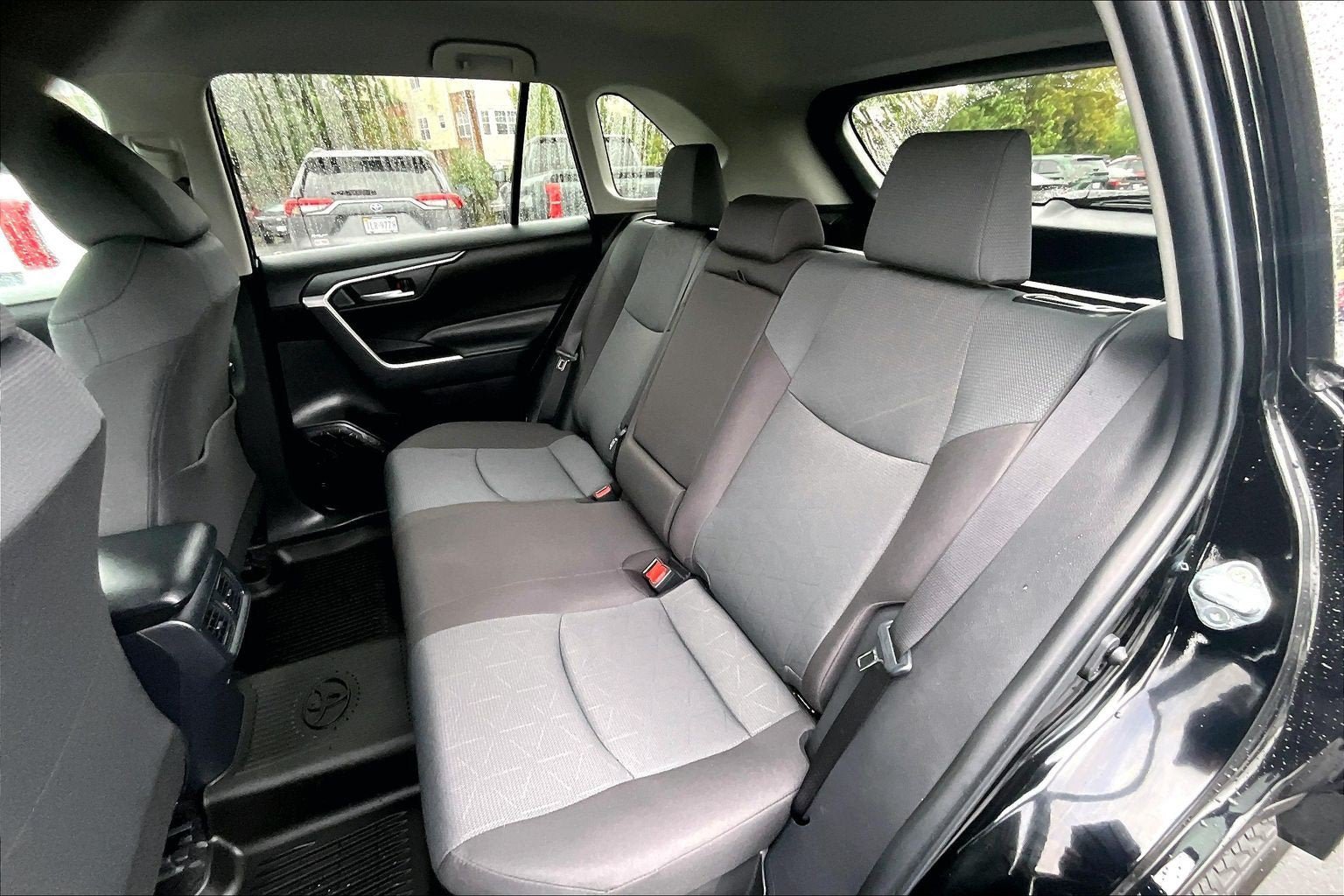Used 2025 Toyota RAV4 XLE AWD/4WD image 24