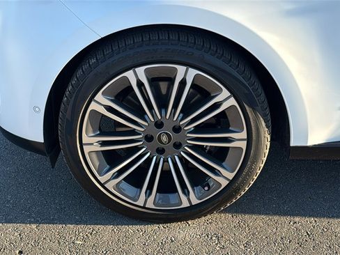 Used 2024 Land Rover Range Rover Long Wheelbase Autobiography image 53