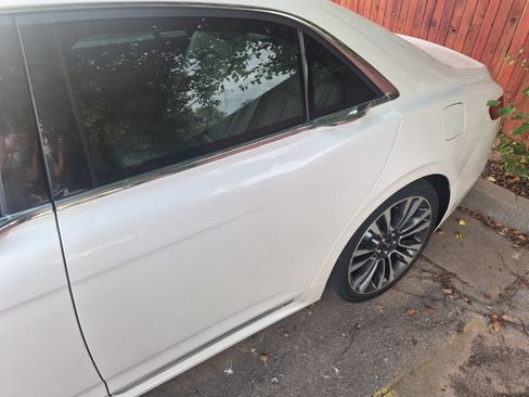 Used 2018 Lincoln Continental Reserve AWD/4WD image 6