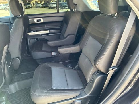 Used 2022 Ford Explorer XLT RWD image 17